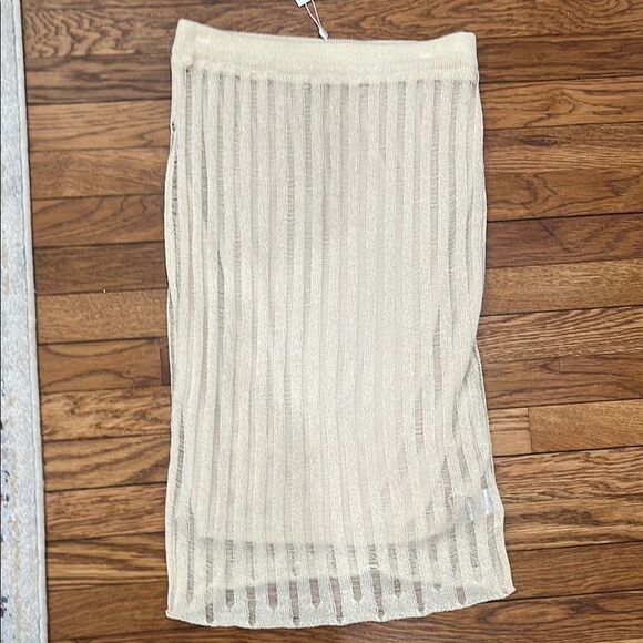 Elegant Cream Skirt - Picture 1 of 3